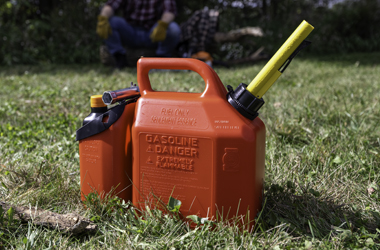 Scepter Chainsaw fuel can and storage